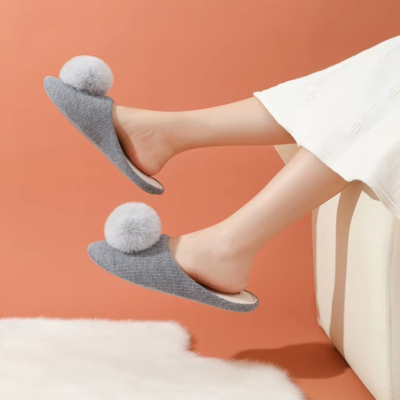 Pantoufles Mignonnes en Satin pour Femmes – Confort, Élégance et