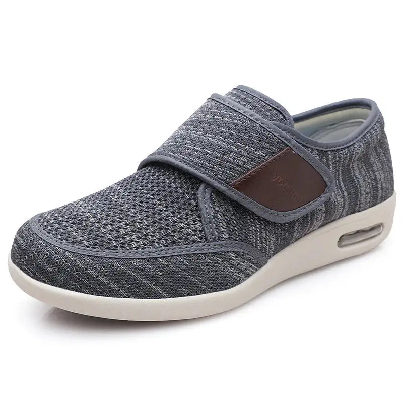 Chaussons Larges Homme Confortables - Orthopédiques, Réglables, Pieds Nus, Noir Taille UK 9.5